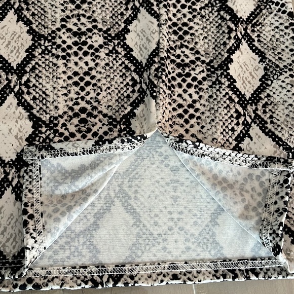Windsor Snake Print Magazine Mini Skirt Size M NWT - Picture 5 of 6